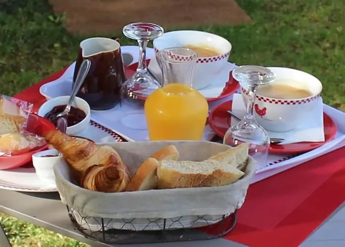 Ecuries De Bed & Breakfast Laramiere