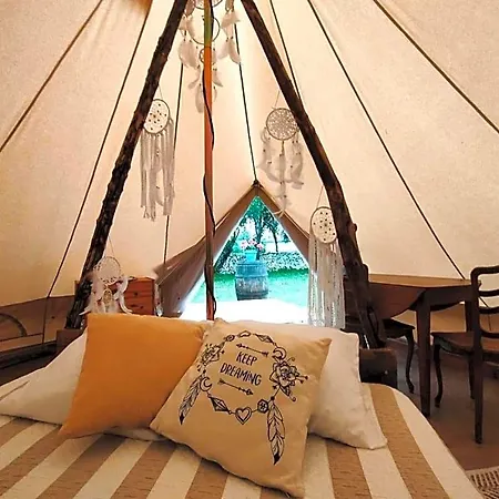 Ecuries De Bed & Breakfast Laramiere